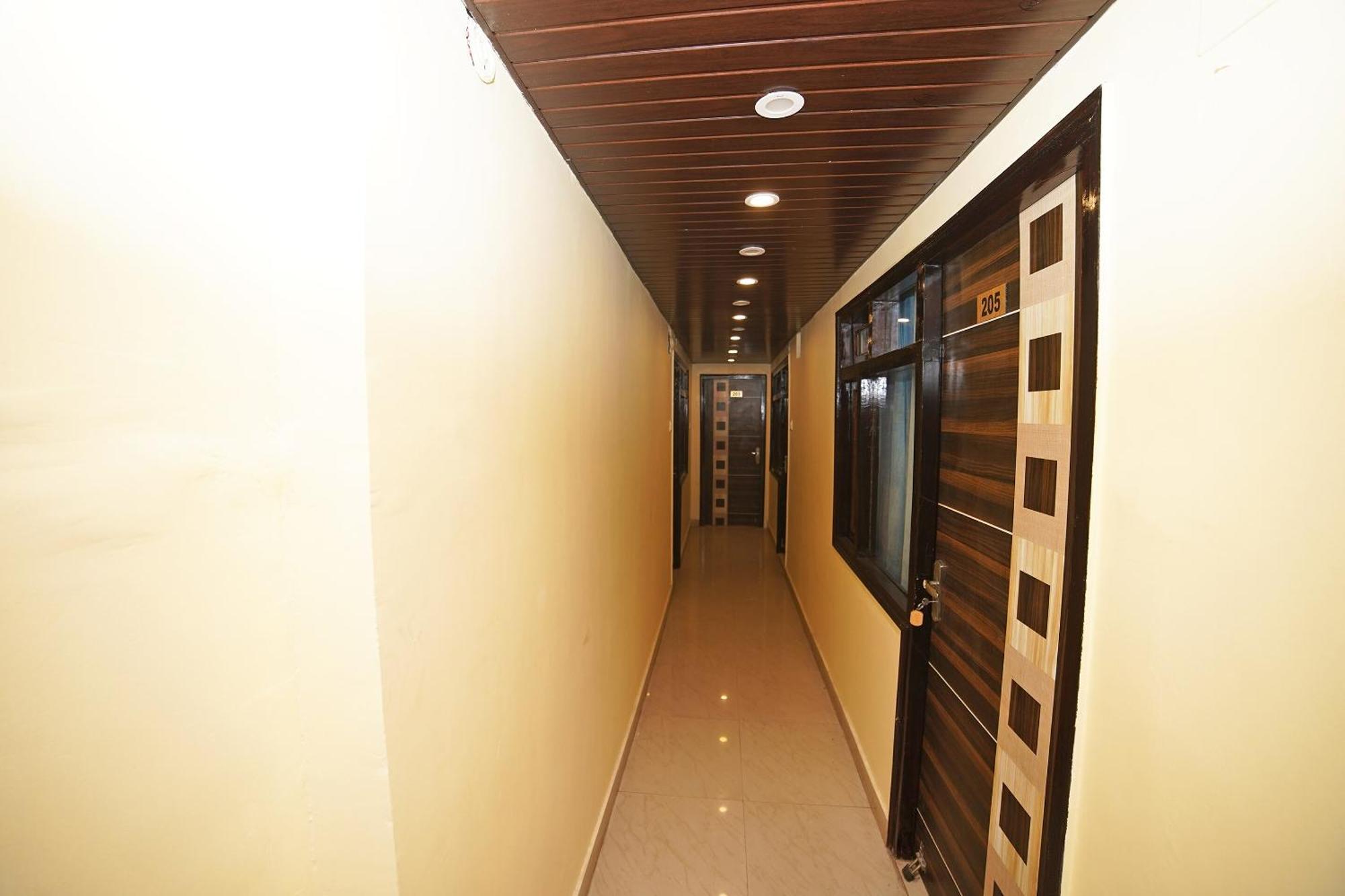 Oyo Flagship 8594 Golden Nest Hotel Nainital Bagian luar foto