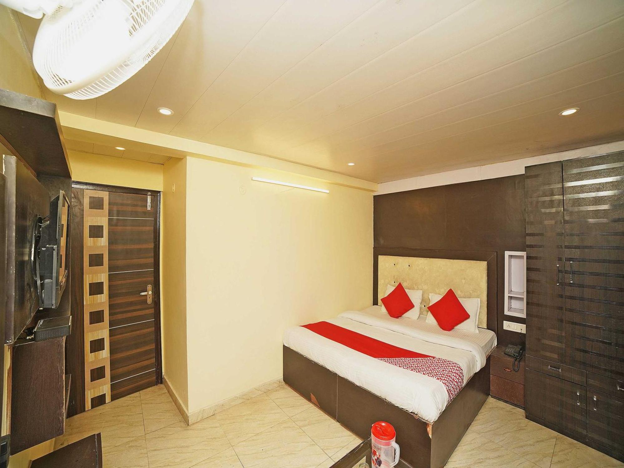 Oyo Flagship 8594 Golden Nest Hotel Nainital Bagian luar foto